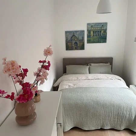 La Petite Design Flat In Apartment
